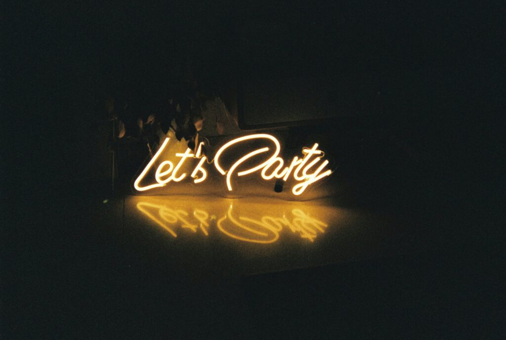 Lets-Party Licht - Wieso du unbedingt auf einen Partyverleih setzen solltest