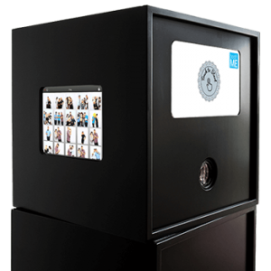 Frontansicht Fotobox blackbooth mit Tablet Frontansicht Fotobox blackbooth mit Tablet